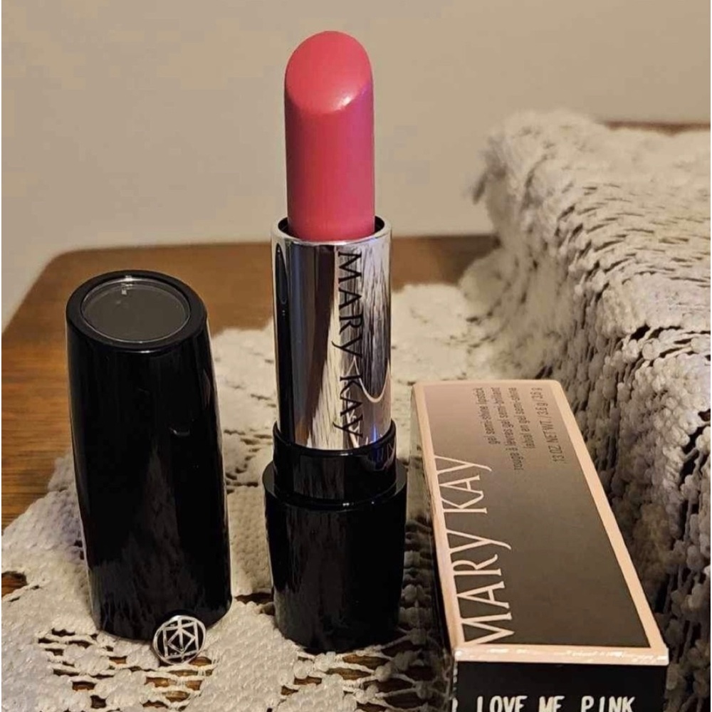 Mary Kay Lipstick Shade: Love Me Pink           Never Used